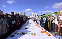 В честь 180-летия Абая на родине поэта состоялась церемония тұсаукесер для 180 детей