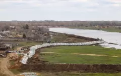 В Костанайской области стали применять водоналивные дамбы для защиты дорог