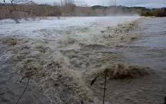 Подъем воды, осадки и пыльная буря: где во вторник объявлено штормовое предупреждение