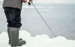 Полицейские спасли двоих мужчин, тонувших в ледяной воде в области Жетысу