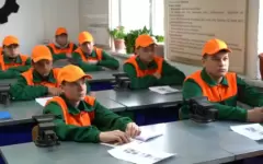 Токарному делу обучает студентов 63-летний житель Меркенского района