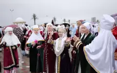 Казахстан – в Книге рекордов Гиннесса: 5 тыс. человек в национальных костюмах собрались в Актау