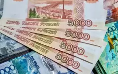 Опасно ли сегодня покупать российские рубли для инвестиций – мнения финансистов