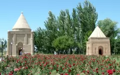 Предприниматели присвоили здания у мавзолея Айша-биби