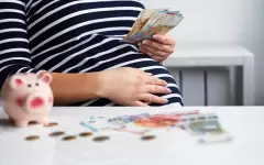 Размер декретных выплат хотят ограничить в Казахстане