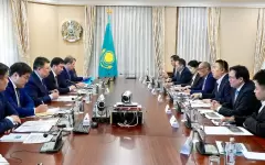 Главу Синьцзянской торгово-логистической группы Шэнь Цзиньшэна встретили в кабмине