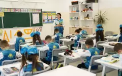 Новые школы, повышение оплаты учителям и бесплатное питание учащимся: как Казахстан преобразует образование