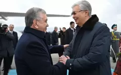 Токаев встретил президента Узбекистана в аэропорту Алматы