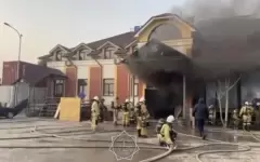 Крупный пожар в кафе в Шымкенте сняли на видео
