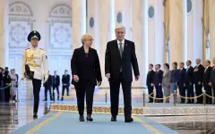 Президента Словении торжественно встретили в Акорде
