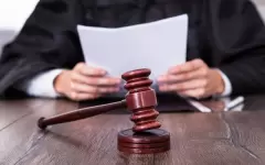 В Атырауской области казахстанок привлекли к ответственности за фото с искаженным флагом