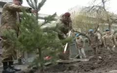В Алматинском региональном гарнизоне посадили деревья к юбилею Победы