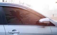 Недавно купивший авто казахстанец попался из-за полной тонировки
