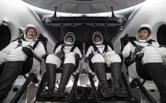 Space X запустила корабль с космическими туристами в первый орбитальный полет