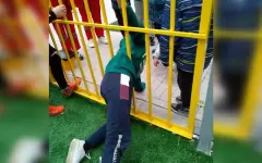 Ребенок застрял в ограждении футбольного поля в Астане