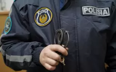 Заходят на свадьбы и производят задержание: наказывать за розыгрыши в полицейской форме потребовал депутат