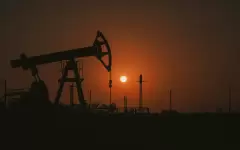 Нефть Brent резко опустилась ниже $70 на фоне решения ОПЕК+ и торговых пошлин Трампа