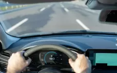 Разогнался до 230 км/ч по Аль-Фараби: полиция Алматы ищет водителя из видео в соцсетях