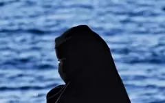 Мужчина пытался изнасиловать девушку в хиджабе в Актау