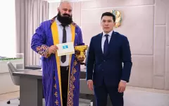 Министр туризма и спорта поздравил Сергея Цырульникова от имени Президента
