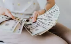 Курс доллара продолжает снижаться в Казахстане