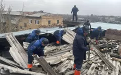 Шесть крыш сорвало ураганом в Карагандинской области