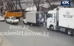 Арестовать водителя автобуса требуют родные девочки, погибшей под колесами фуры в Алматы