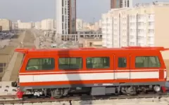 Заинтересовавший казахстанцев тягач на LRT в Астане сняли на видео вблизи