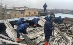 Повреждены кровли домов, машины и филиал ЦОНа: спасатели обратились к карагандинцам