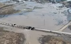 В Акмолинской области вскрыли участок автодороги для пропуска талой воды