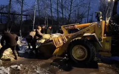 Сотни спасателей бросили на борьбу с паводками в Акмолинской области