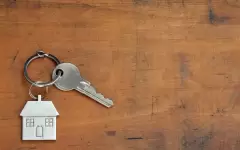 Учительница незаконно жила в квартире сироты в Павлодарской области