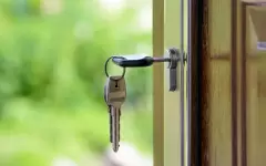 В Павлодарской области учитель несколько лет жил в квартире, предназначенной для сироты
