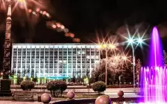 Консультант, владеющий 170 языками мира, обслуживает туристов Караганды