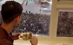 Житель Актау посмотрел концерт Димаша Кудайбергена, не выходя из кухни.