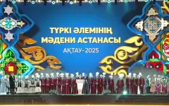 После грандиозного концерта жители Актау убрали мусор на площади