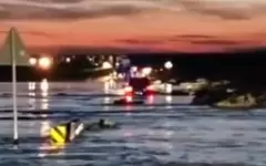 Машину унесло потоком воды на затопленной дороге в Акмолинской области