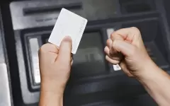 Как не лишиться денег при их зачислении на карту через банкомат в Казахстане