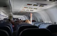 Ударил бортпроводника: пассажира Fly Arystan лишили свободы на 3 года
