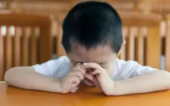 Родных найденного на улице малыша разыскивают в Павлодаре