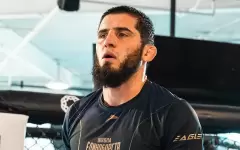 Экс-чемпион UFC назвал того, кто сможет нокаутировать Махачева