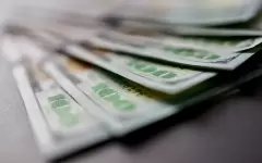 Доллар слегка подешевел по на торгах 8 апреля