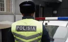 Водитель прокатил полицейского на капоте авто и лишился свободы в Шымкенте