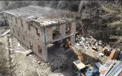 Двухэтажный таунхаус попал под снос в Алматы