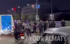 Мотоциклист наехал на дорожных рабочих в Алматы: два человека погибли, один в больнице