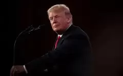Дональд Трамп вновь повысил пошлины на китайские товары