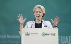 Хотим дать переговорам шанс: Евросоюз заморозил тарифы против США на 90 дней
