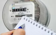 Окна плотно занавешены: криминальную квартиру выдали показания счетчика в Павлодаре