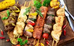 Какие продукты не сочетаются с шашлыком — диетолог