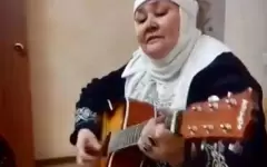 Гитаристка в кимешеке умилила Казнет